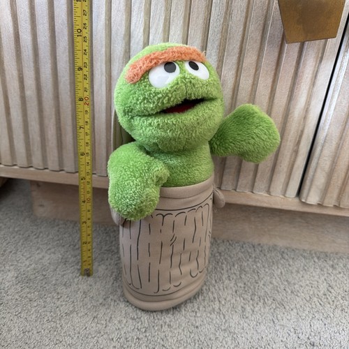 Oscar the grouch - , street